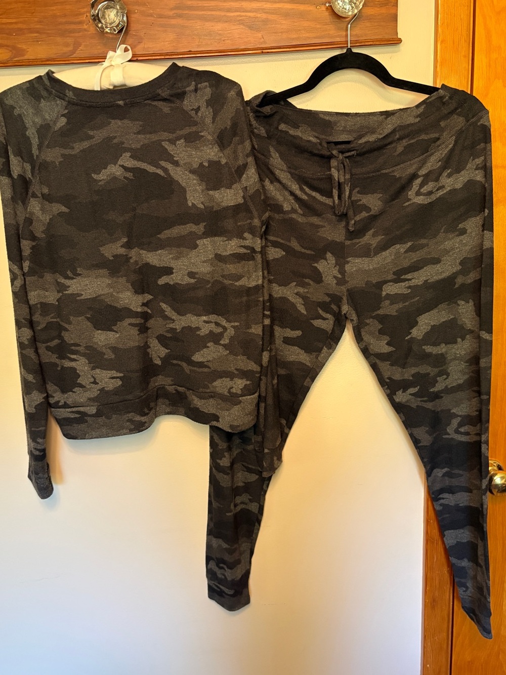Beyond Yoga Dark Gray/Charcoal Camo knit set